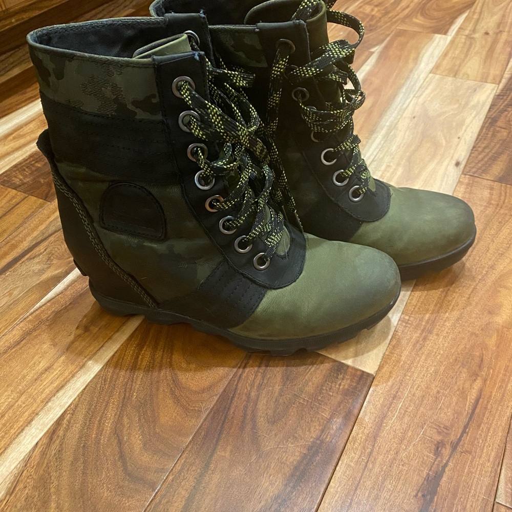 Sorel wedge camouflage boots